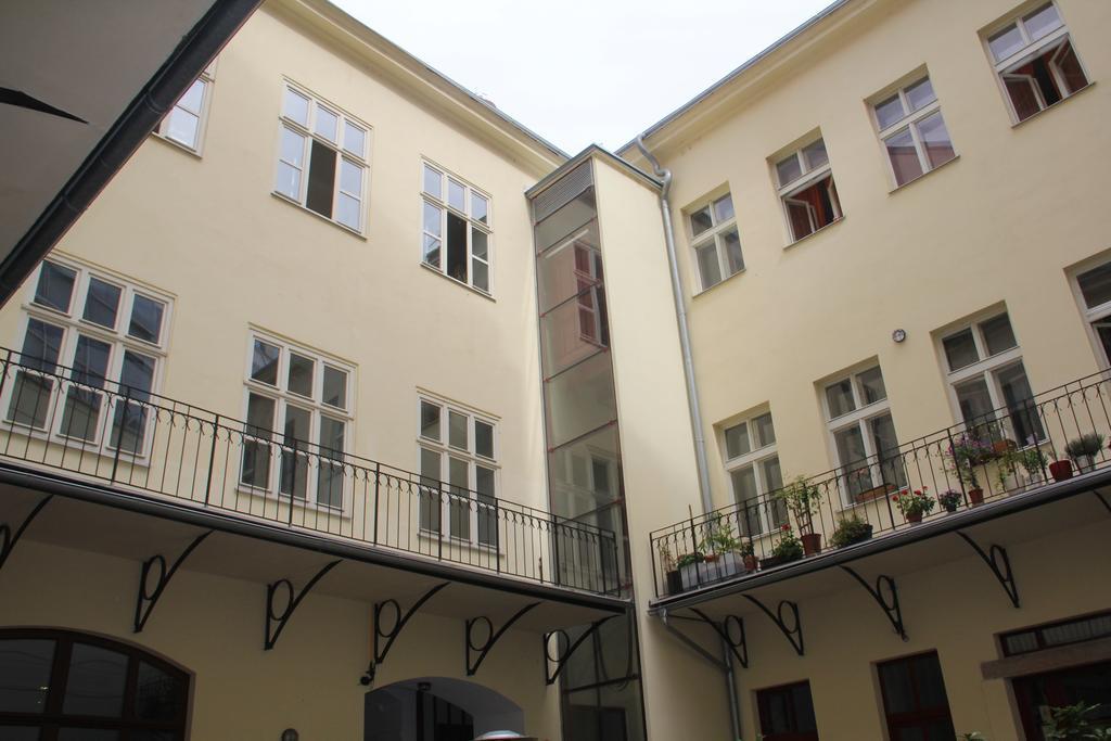 Mighty Prague Apartments Truhlarska Bilik gambar